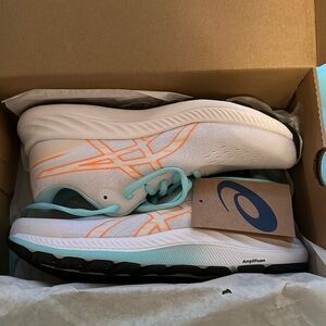 Women’s ASICS sneakers size 8.5 NIB